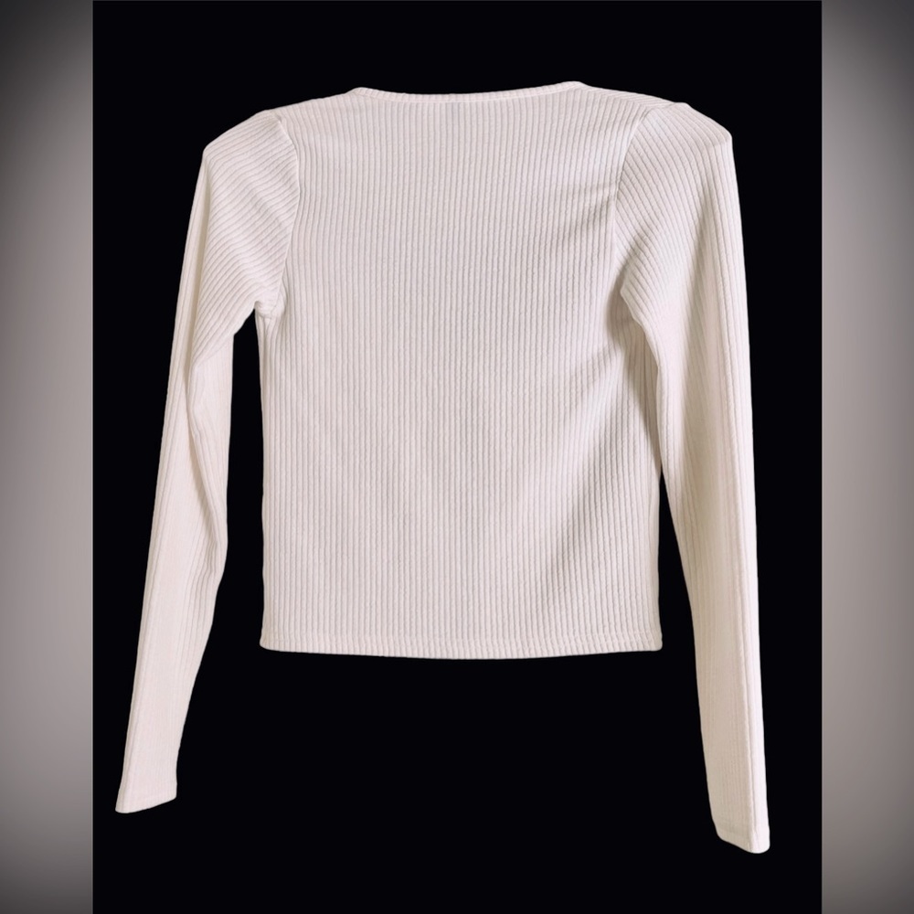 🏷️3 for $30 sale!🏷️ 🆕NWOT Women’s H & M cream colored open tie cardigan. - Picture 3 of 9